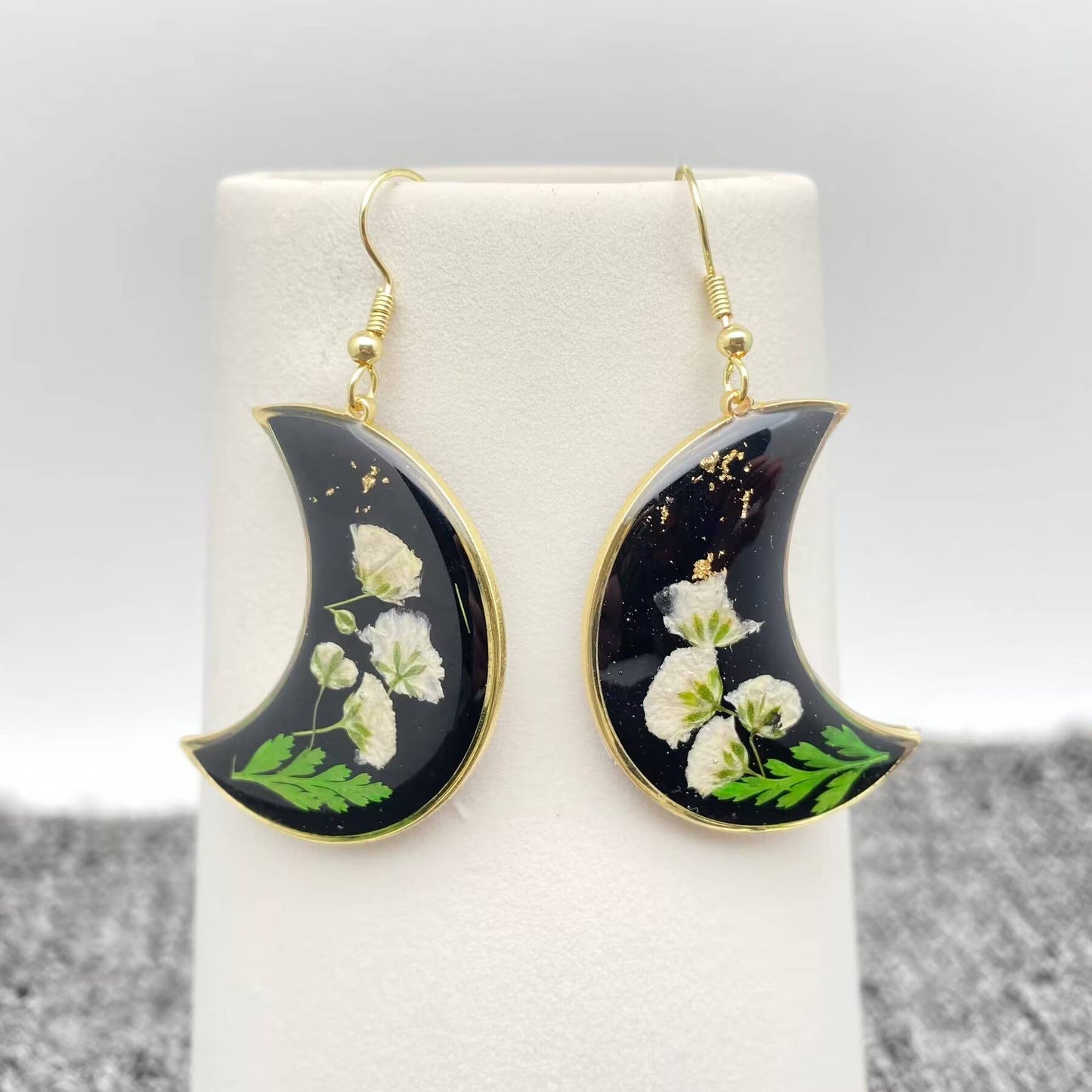 PDF/MS - Baby’s Breath & Fern Dried Flowers Moon Earrings
