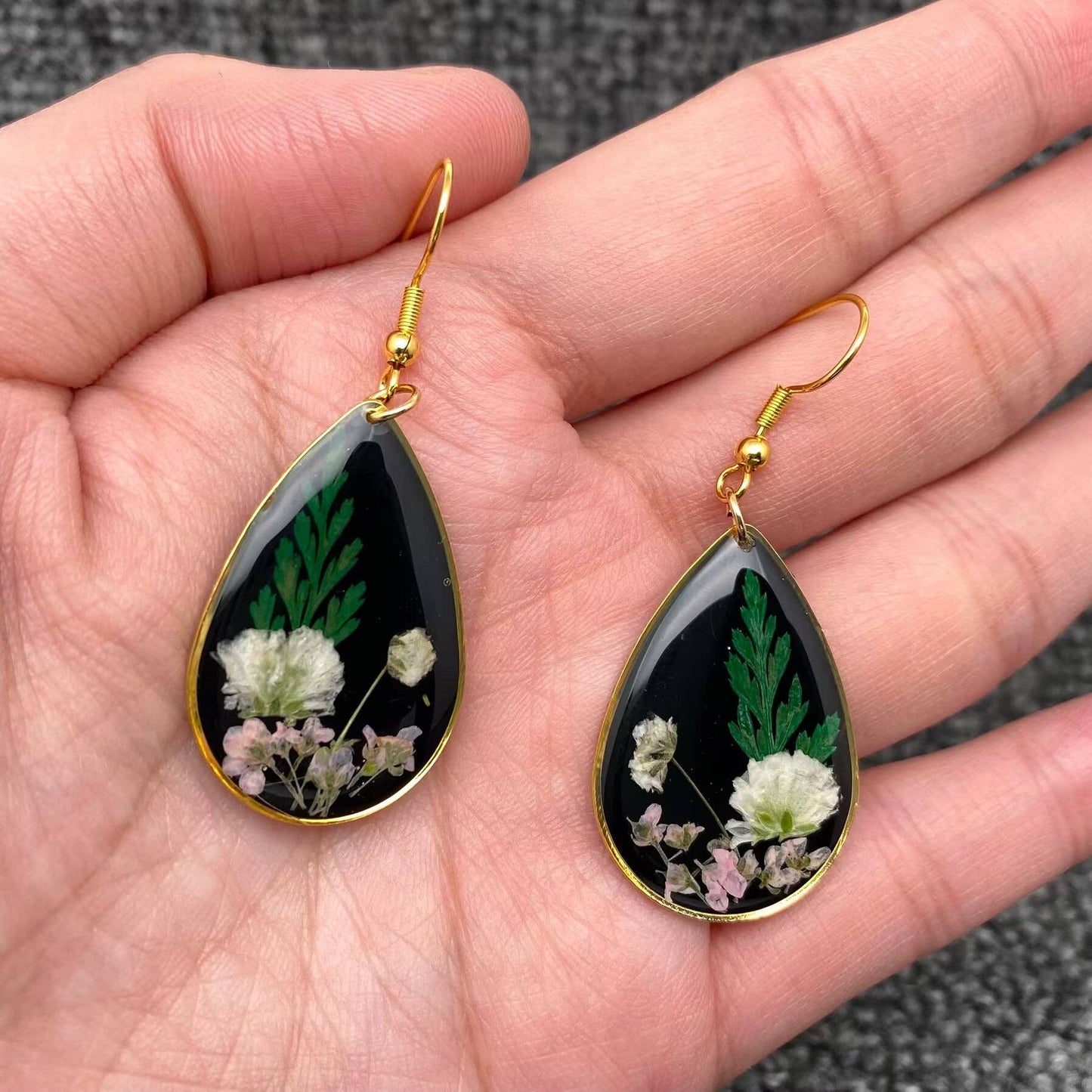 Baby’s Breath & Fern Leaf Dried floral Black Earrings - PDF