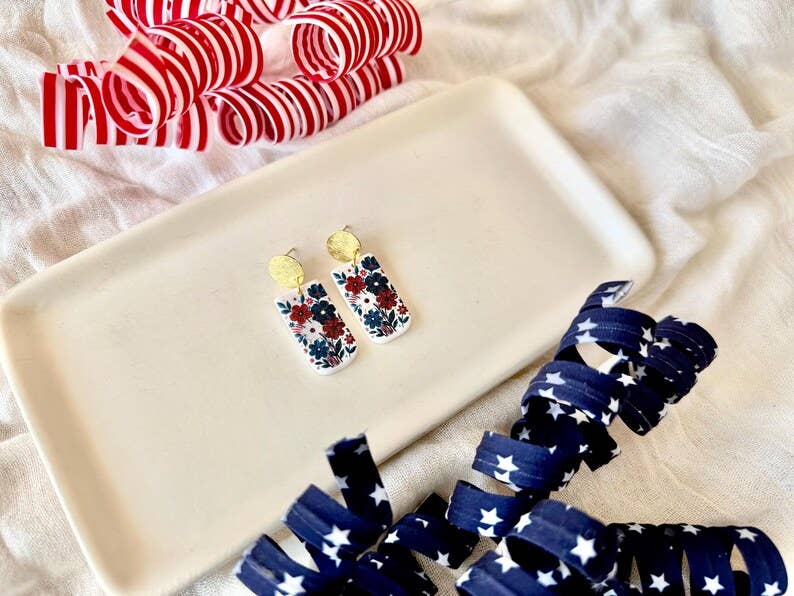 Patriotic Flower Earrings, Patriotic Earrings, Floral Clay Earrings, Flower Clay Earrings, Floral Earrings, Flower Earrings, America Earring