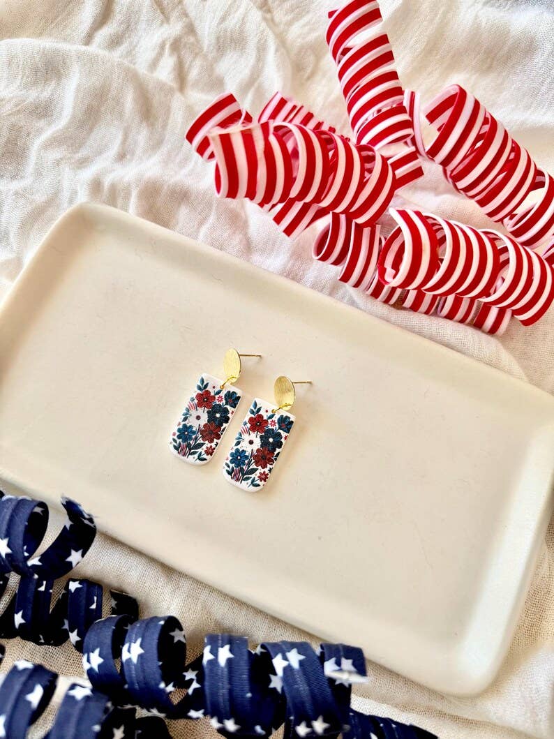 Patriotic Flower Earrings, Patriotic Earrings, Floral Clay Earrings, Flower Clay Earrings, Floral Earrings, Flower Earrings, America Earring