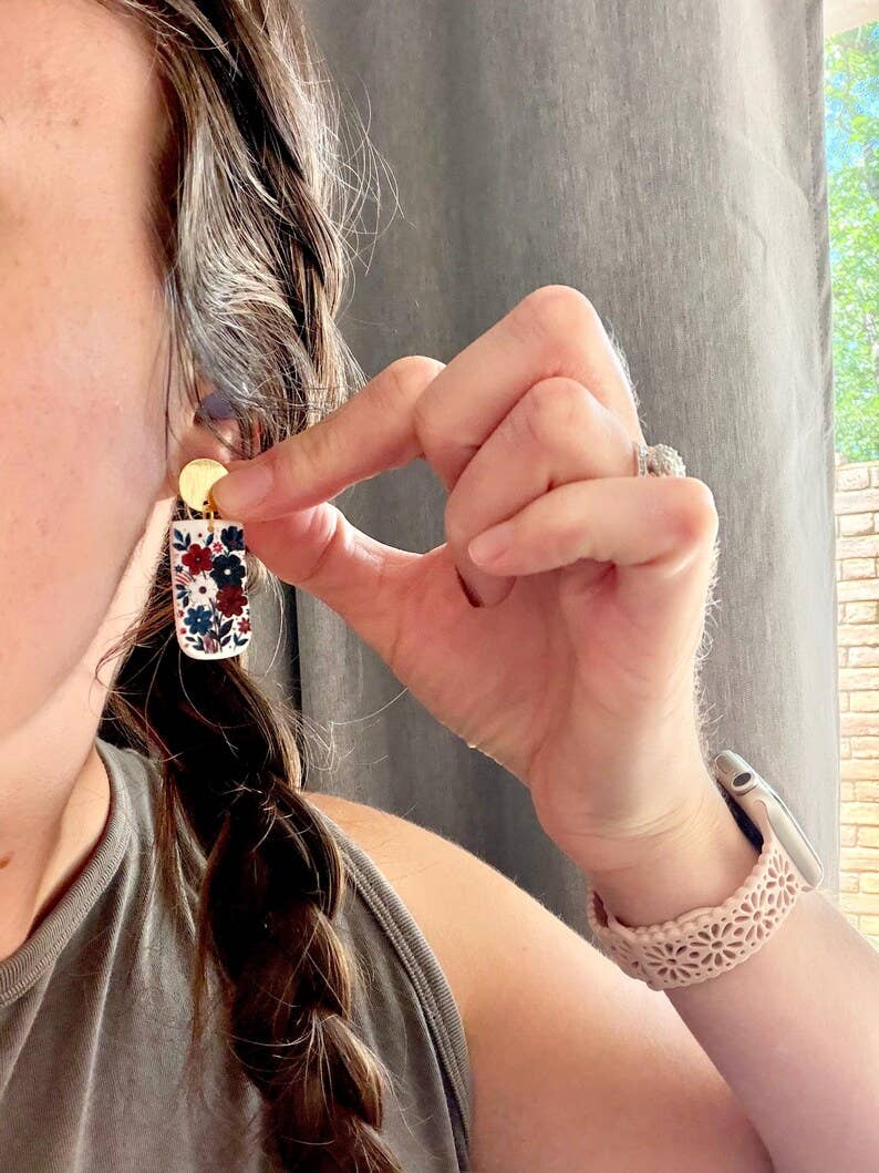 Patriotic Flower Earrings, Patriotic Earrings, Floral Clay Earrings, Flower Clay Earrings, Floral Earrings, Flower Earrings, America Earring