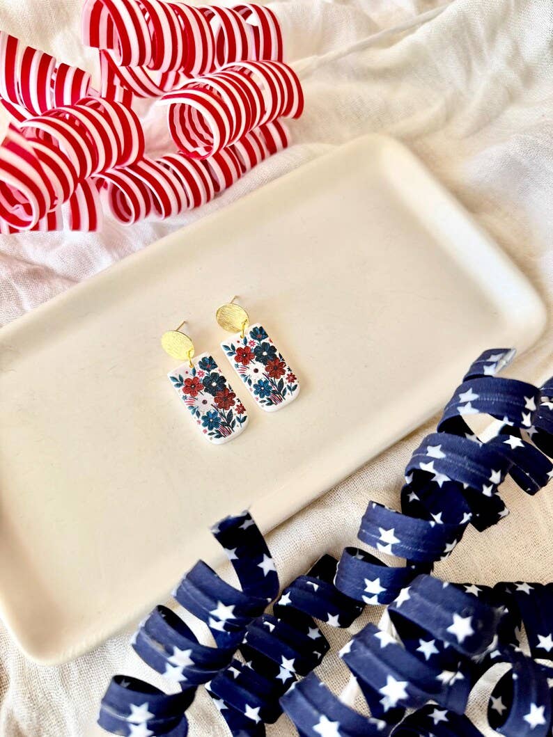 Patriotic Flower Earrings, Patriotic Earrings, Floral Clay Earrings, Flower Clay Earrings, Floral Earrings, Flower Earrings, America Earring