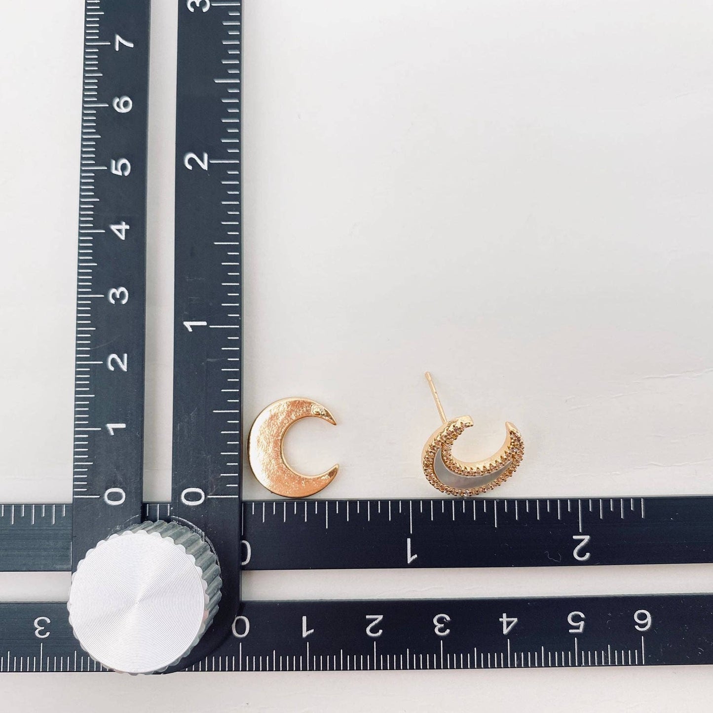 Sparkling Cubic Zirconia Shell Moon Ear Studs - MS