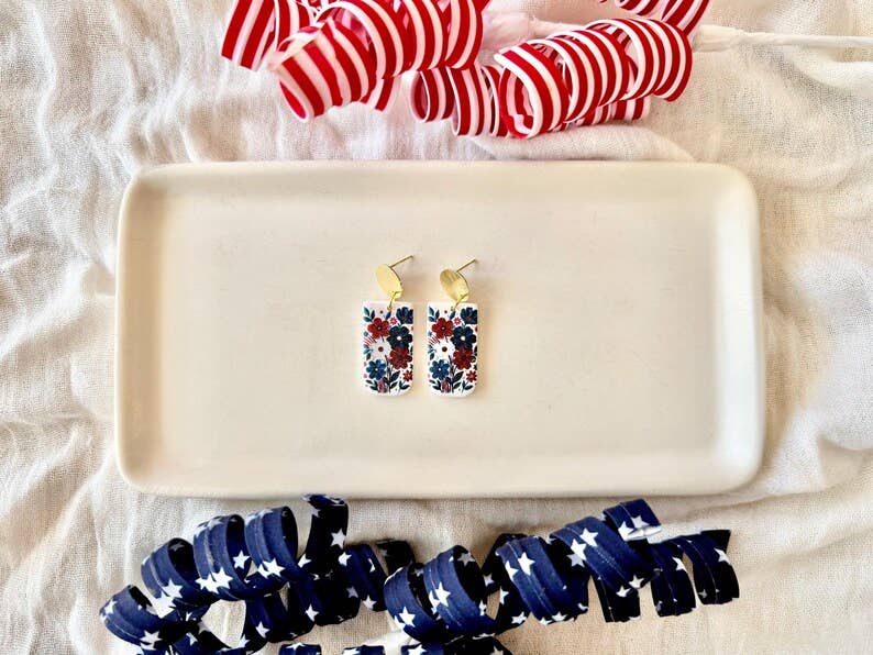 Patriotic Flower Earrings, Patriotic Earrings, Floral Clay Earrings, Flower Clay Earrings, Floral Earrings, Flower Earrings, America Earring