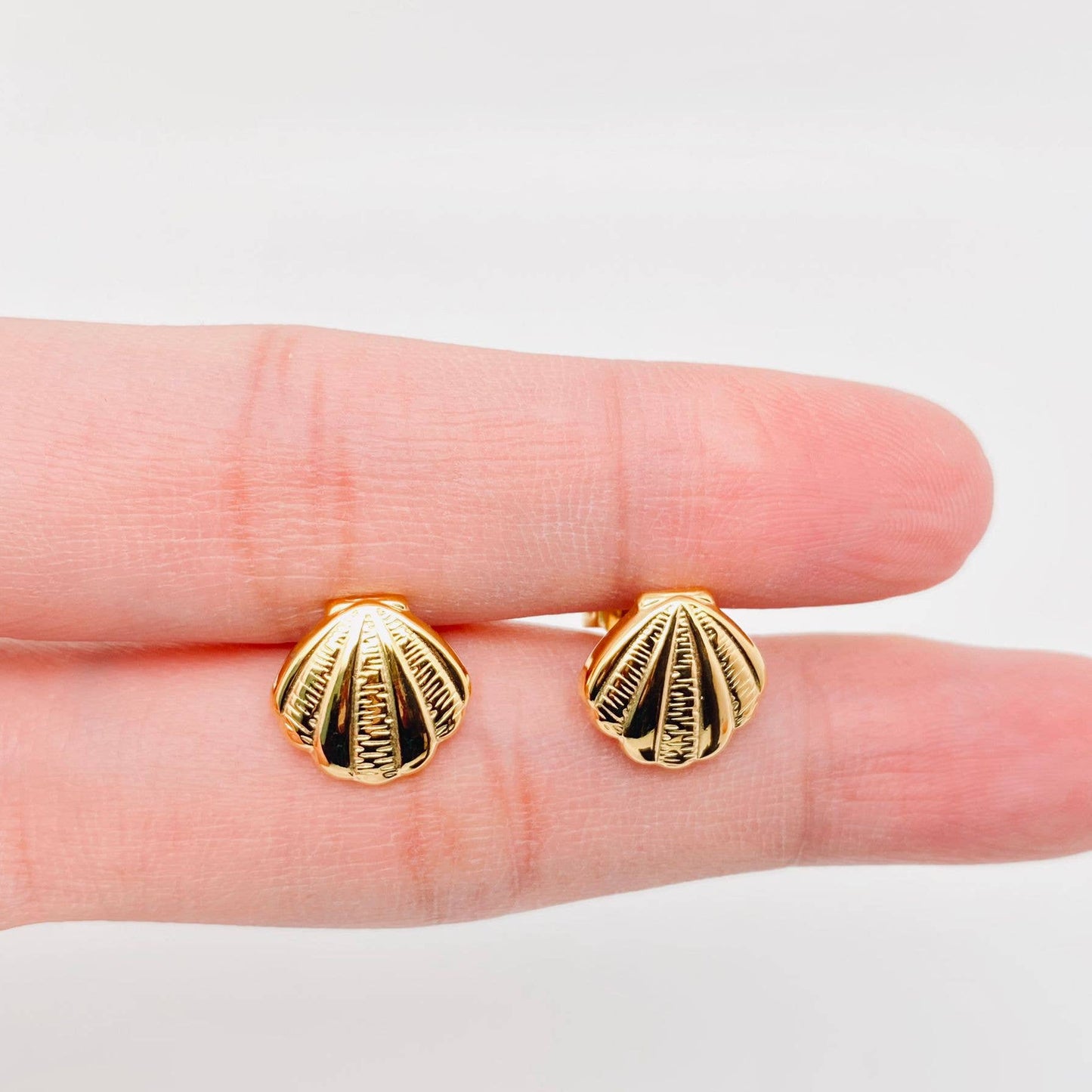 18K Gold Plated Stainless Steel Shell Shape Ear Studs - FGS