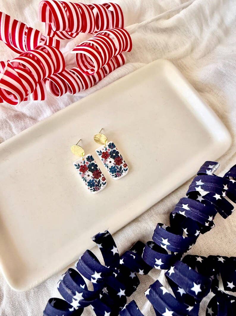 Patriotic Flower Earrings, Patriotic Earrings, Floral Clay Earrings, Flower Clay Earrings, Floral Earrings, Flower Earrings, America Earring