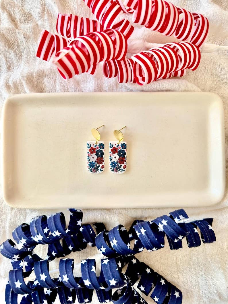 Patriotic Flower Earrings, Patriotic Earrings, Floral Clay Earrings, Flower Clay Earrings, Floral Earrings, Flower Earrings, America Earring