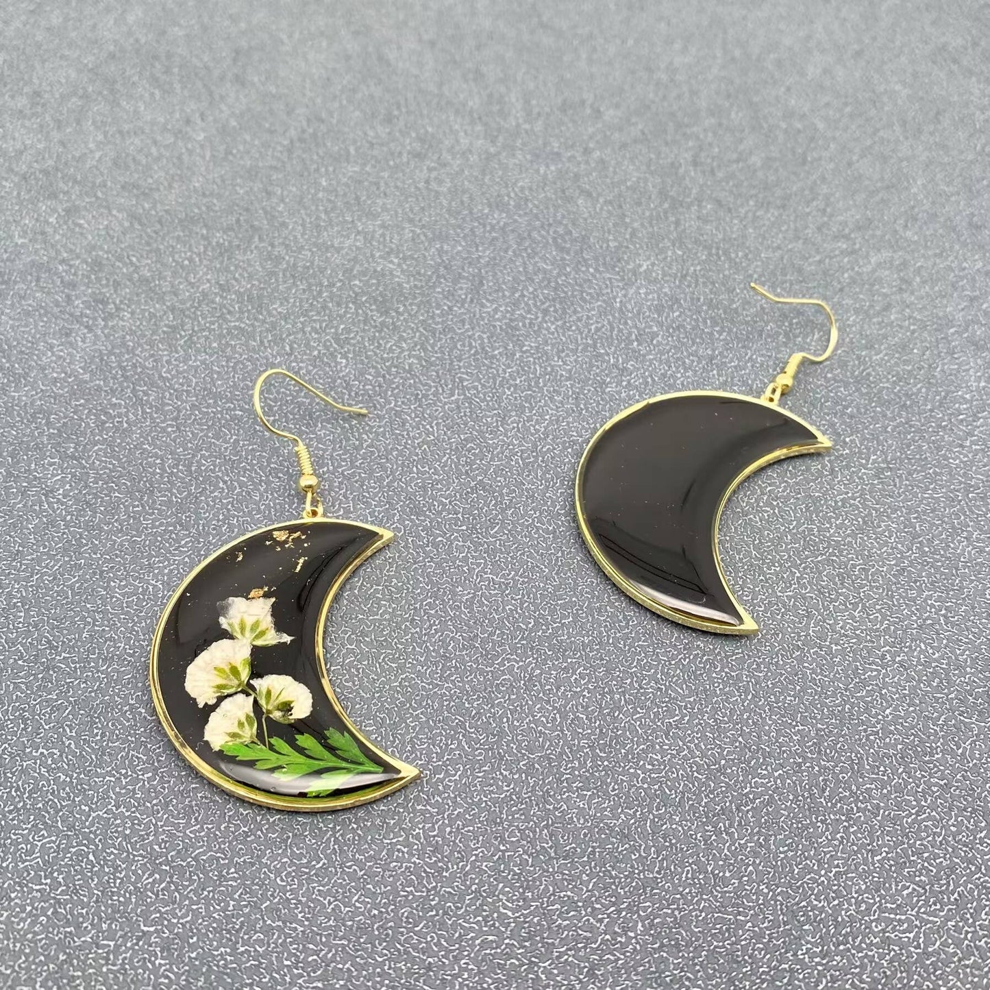 PDF/MS - Baby’s Breath & Fern Dried Flowers Moon Earrings
