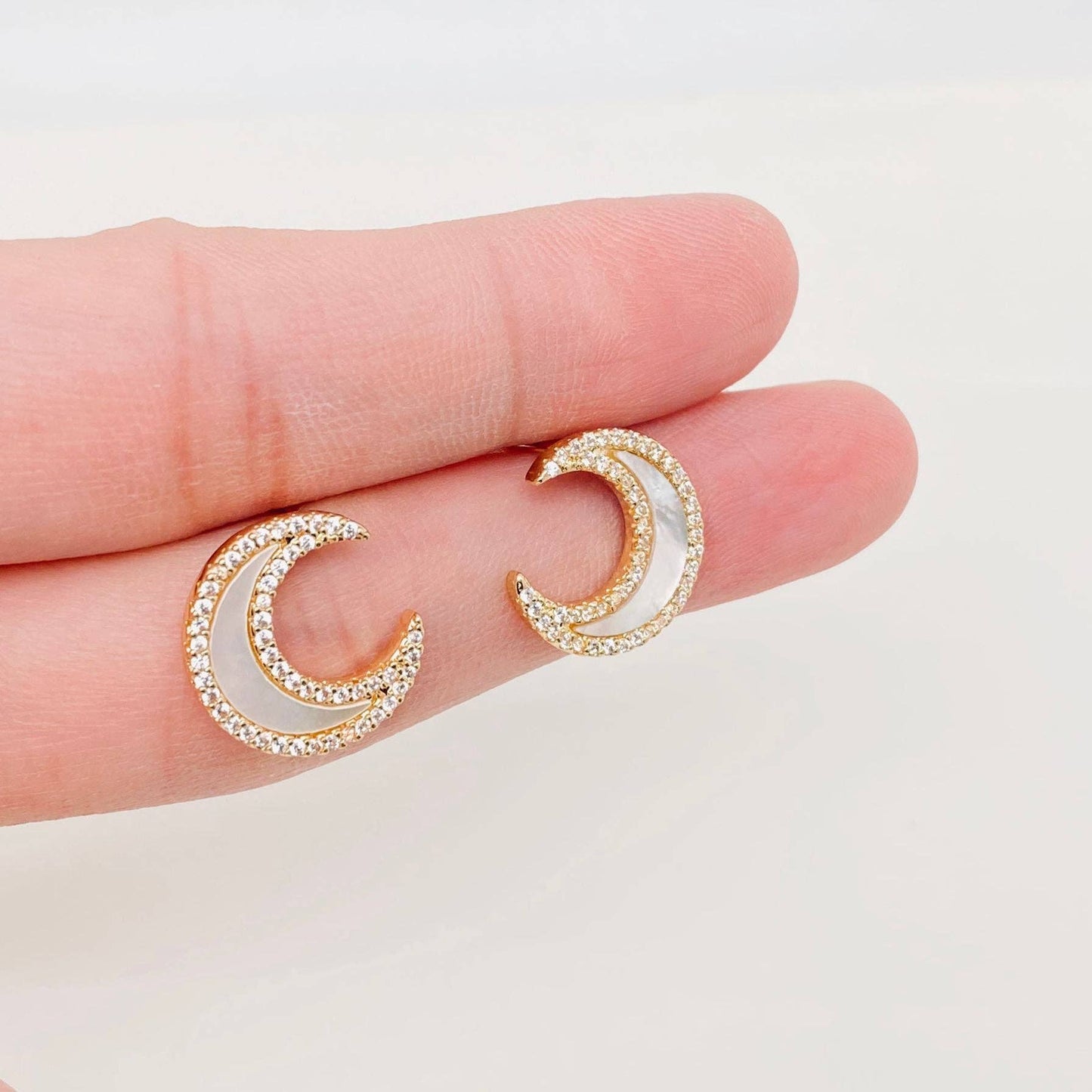 Sparkling Cubic Zirconia Shell Moon Ear Studs - MS