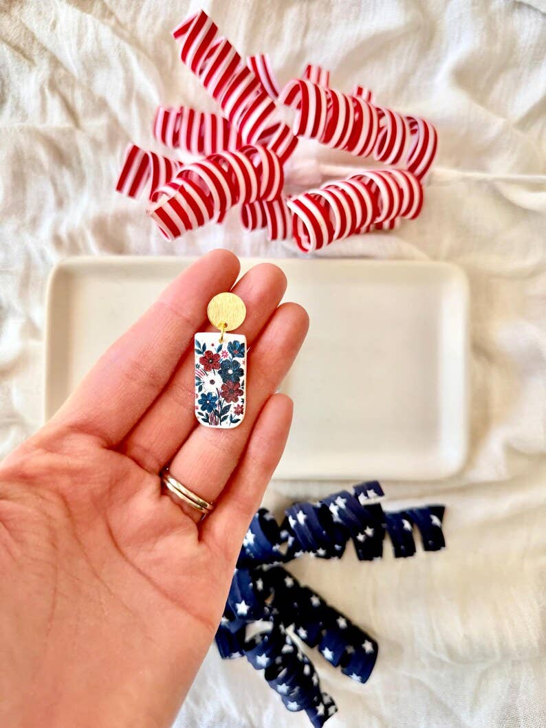 Patriotic Flower Earrings, Patriotic Earrings, Floral Clay Earrings, Flower Clay Earrings, Floral Earrings, Flower Earrings, America Earring