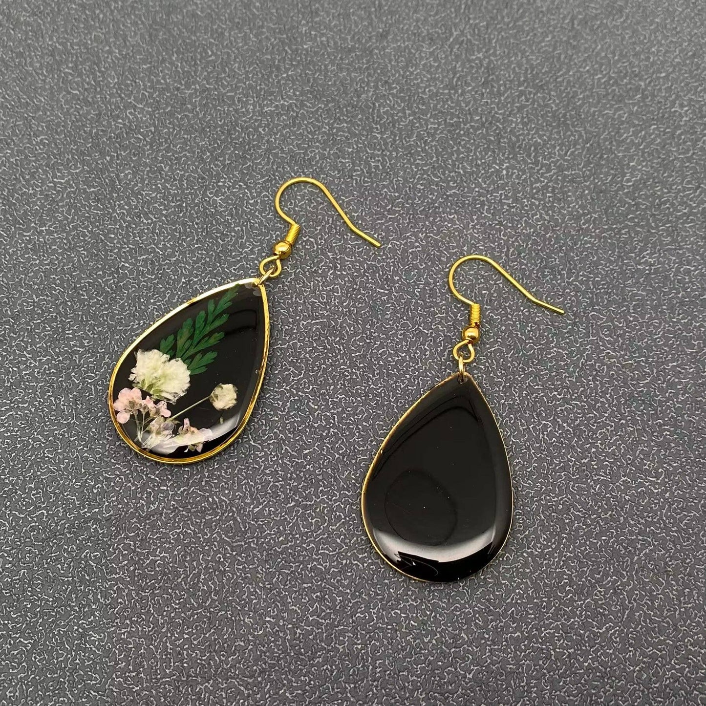 Baby’s Breath & Fern Leaf Dried floral Black Earrings - PDF