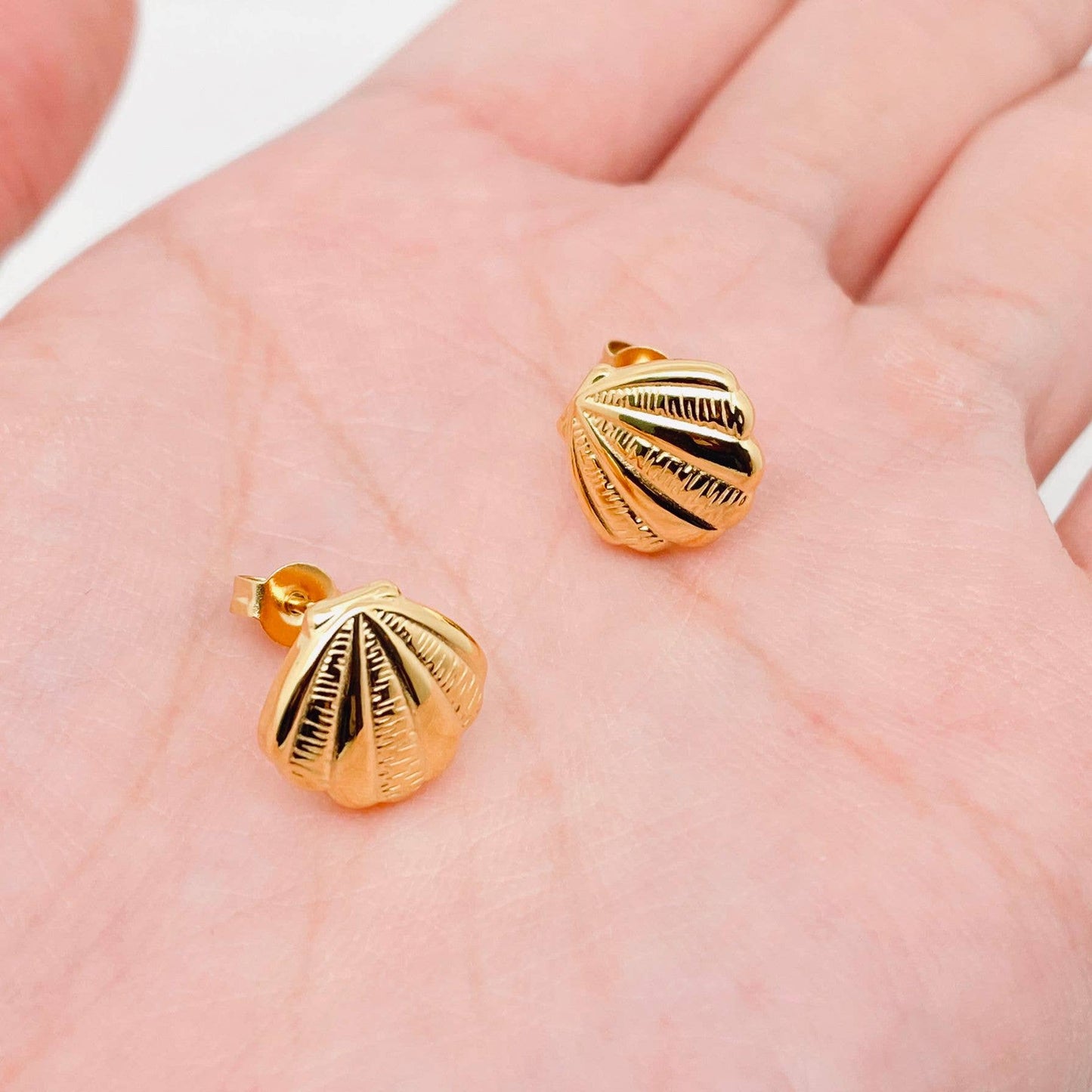 18K Gold Plated Stainless Steel Shell Shape Ear Studs - FGS